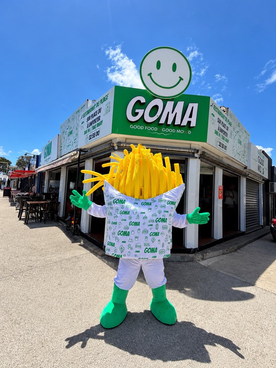 La mascotte GOMA devant le restaurant, promenade de l'Anse Vata